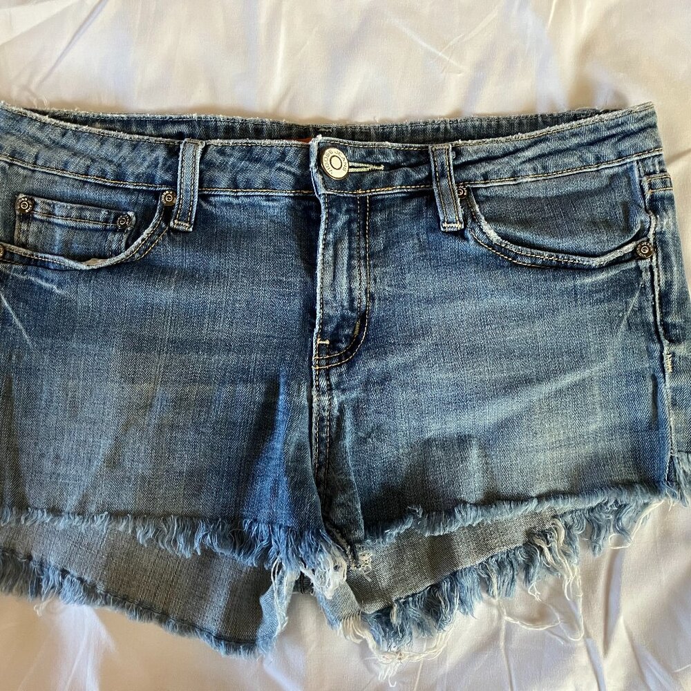 Vigoss jeans brand, distressed jean shorts, juniors size 11, medium wash